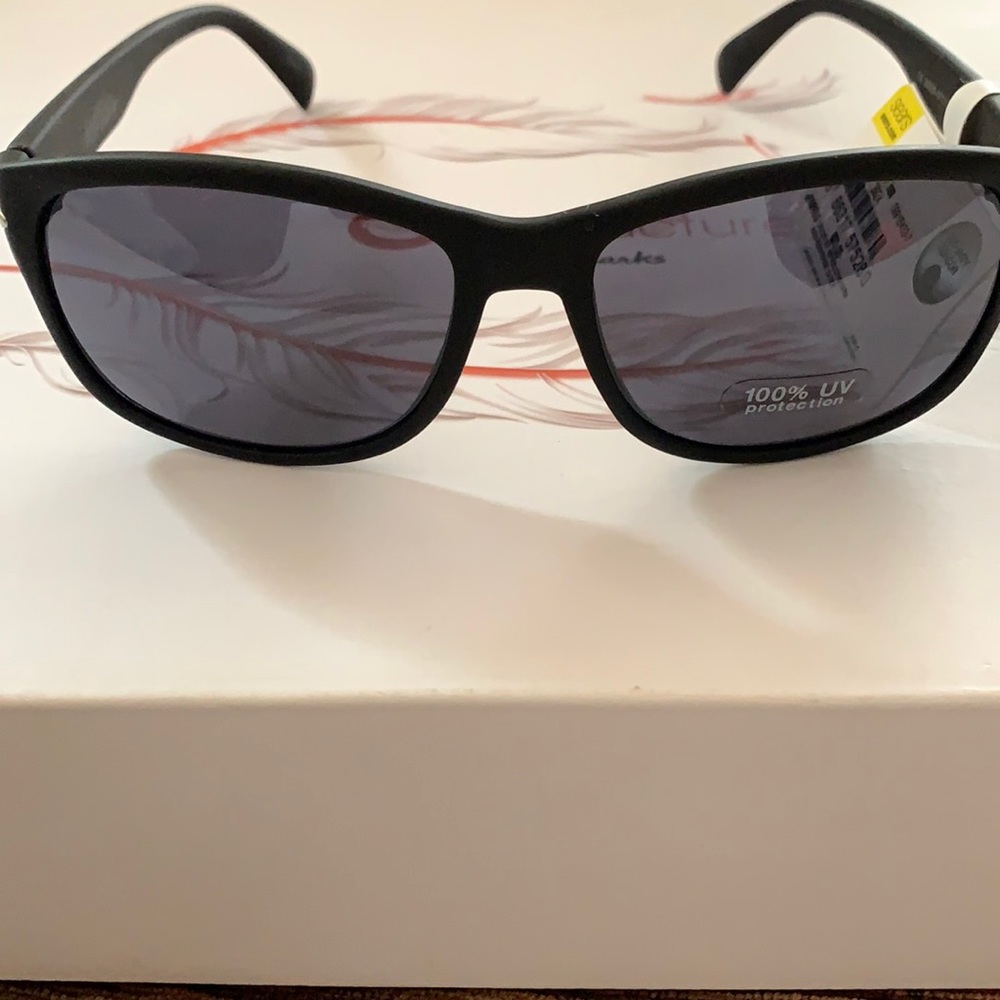 100% UV Protection men’s classic sunglasses